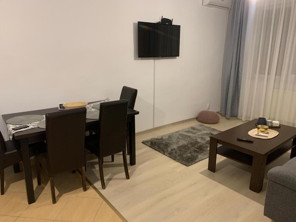 Confort Apartment Mediaş Buitenkant foto