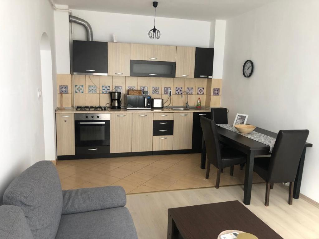 Confort Apartment Mediaş Buitenkant foto